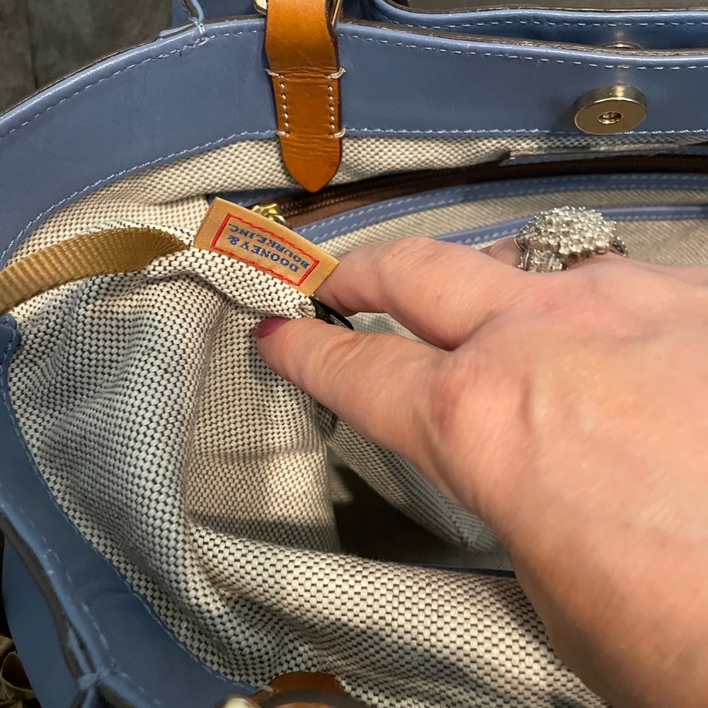Dooney and Bourke Women's Bag - Picture 5 of 7